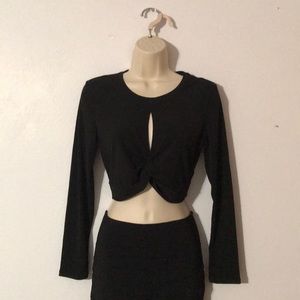 Black long sleeve crop top